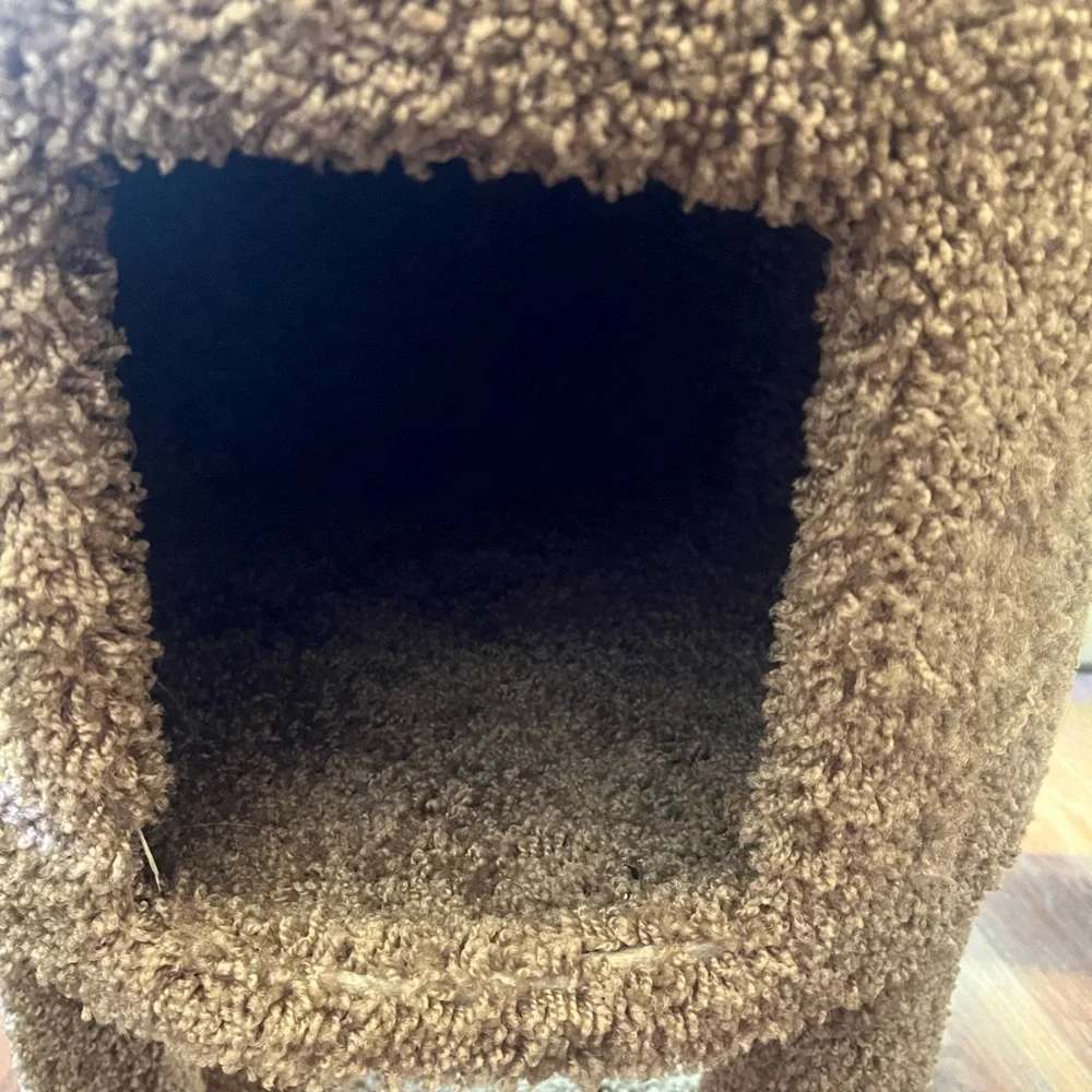 Cat house/scratching post